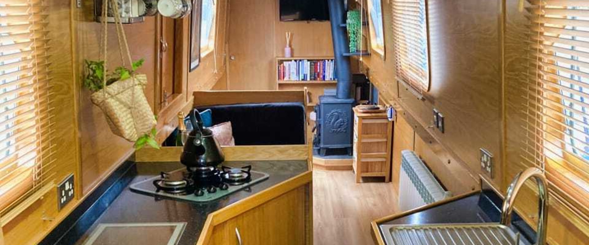 How much do narrowboats cost in the uk?