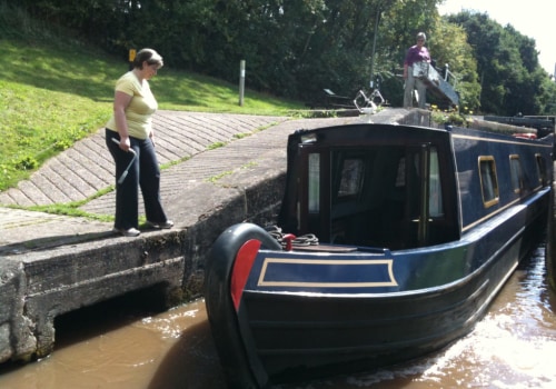 Can one person operate a narrowboat?