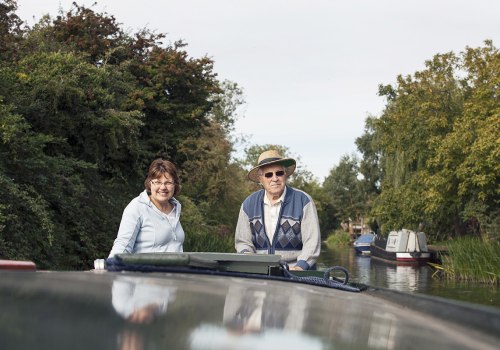 Is it hard to steer a narrowboat?