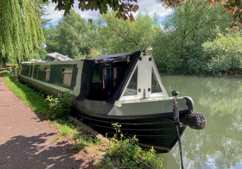 How long can you moor a narrowboat?