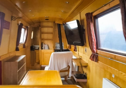 What is the reverse layout of a narrowboat?