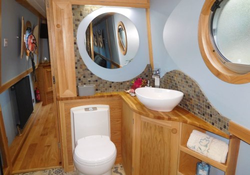 Do narrowboats have bathrooms?